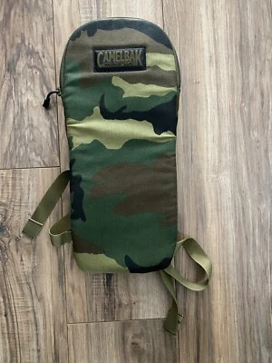 Mochila portadora de hidratación CamelBak camuflaje 3L The North Face invicta Foto 1 de 3