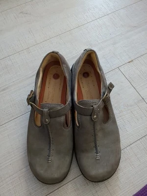 Zapato Mary Jane clásico estructurado por Clarks verde oliva talla 11M para mujer Foto 1 de 4