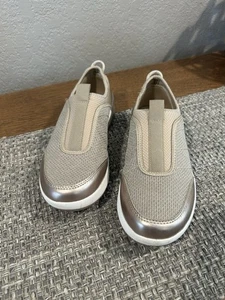 Lands End Errand Runner Slip On Active Sneaker Größe 8,5 Roségold/Beige - Bild 1 von 6