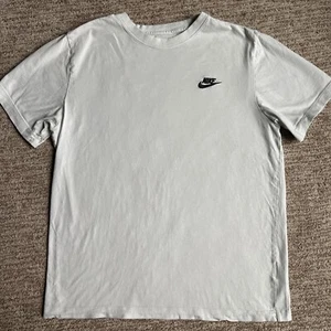 Nike Embroidered Swoosh Men T-Shirt Light Green Casual Lifestyle Everyday Shirt - Picture 1 of 6