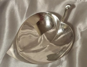 1883 FB ROGERS SILVERPLATE FOOTED HEART LEAF SHAPE DISH , TRINKET, BON BON - Picture 1 of 6