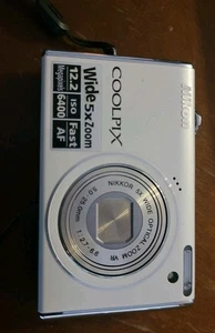Nikon COOLPIX S640 16,0 MP Digitalkamera - Silber  - Bild 1 von 7