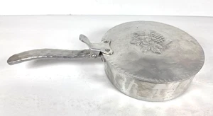 Vintage Everlast Silent Butler 552 Deckelaschenbecher Krümelfänger gehämmertes Aluminium - Bild 1 von 11