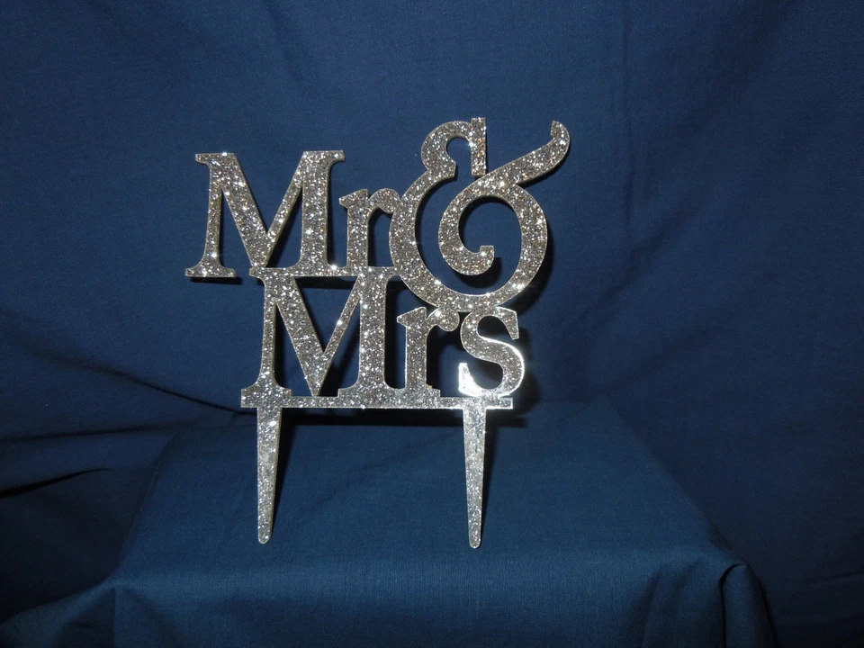    "Mr + Mrs" Resistente Acrílico Plata Brillo Pastel Top o Decoración 25 Aniversario. Foto 1 de 3