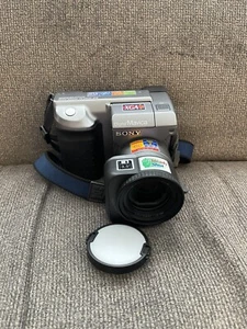 Sony Mavica 0.8MP Floppy Disk Digital Camera 14x Optical Zoom MVC-FD91 WORKING - Picture 1 of 6