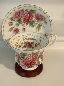 Royal Albert NOVEMBER Chrysanthemum Tea Cup and Saucer Flower Of The Month - Imagen 1 de 8