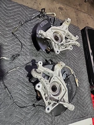 2015-2023 Challenger Charger Scat Pack Hellcat OEM Pair Rear Spindles Hubs  - Image 1 of 4