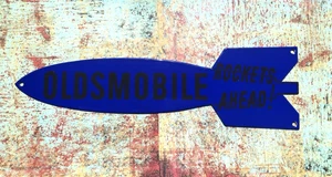 VINTAGE OLDSMOBILE ROCKETS AHEAD PORCELAIN GAS OIL PUMP STATION PETROLEUM SIGN - Picture 1 of 15