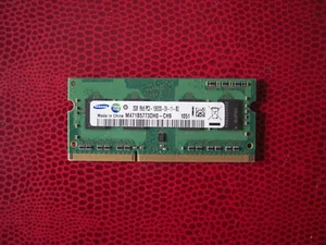 UNA MEMORIA RAM SAMSUNG da 2GB DDR3 10600S 09-11-B2 1051 - Foto 1 di 1