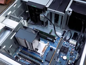 12 CORE 24T XEON E5 2680 V3 64GB DDR4 HP Z640 NUOVO 500GB NVME M.2 WINDOWS 11 PRO - Foto 1 di 13