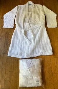 Brooklinen Dreamweave Waffle Robe White NEW IN SEALED PACKAGE - Picture 1 of 2