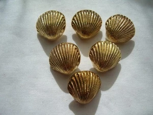 GOLD SHELL SHAPED SHINEY SHANK BUTTONS x 6 FREE P&P - Picture 1 of 3