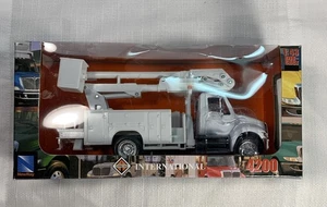International 4200 Line Maintenance Truck weiß 1/43 Diecast von New Ray 15913 E - Bild 1 von 7