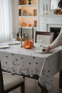 Tovaglia oblunga Isaac Mizrahi New York Halloween 60" x 102" nuova - Foto 1 di 4
