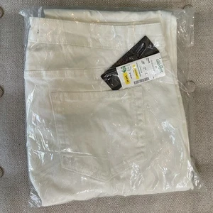 Stein Mart White Denim Jeans Size 16 New with Tag Sealed - Picture 1 of 4