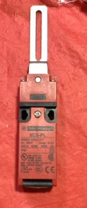 TELEMECANIQUE XCSPL581 Safety Limit Switch - Picture 1 of 2