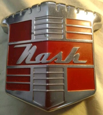 NASH EMBAJADOR 1948 Modelo 40/60 "600" Nuevo de Lote Antiguo Capucha Frontal Placa de Identificación Emblemas COMO NUEVO ESTADO Foto 1 de 4