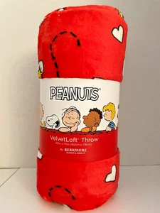 Peanuts Snoopy Woodstock Valentines Hearts 60x70 Red Throw Blanket Berkshire NWT - Picture 1 of 2