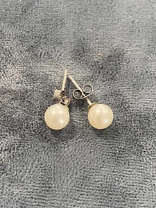 Classic Sterling Silver 925 Cream Pearl Stud earrings - Picture 1 of 5