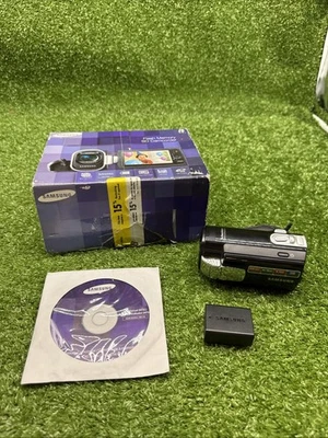 Samsung SMX-F40BN/XAA Ultra Zoom Digital Camcorder Black (No Charger) - Image 1 of 4