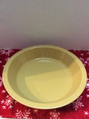 Signature Housewares Inc.  Pie Dish Stoneware Oven, Microwave Dishwasher safe - Image 1 of 3