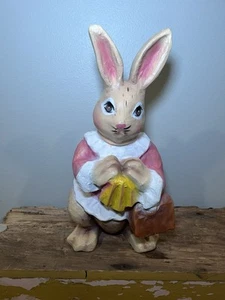 Figura De Colección K•Paper Maché Conejito de Pascua 16" Grande Mujer Conejito Decoración del Hogar Arte Popular - Imagen 1 de 10