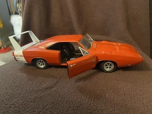 1:18 Ertl Dodge Charger 69 Daytona 426 Hemi Charger Red Diecast Model Car - Picture 1 of 7