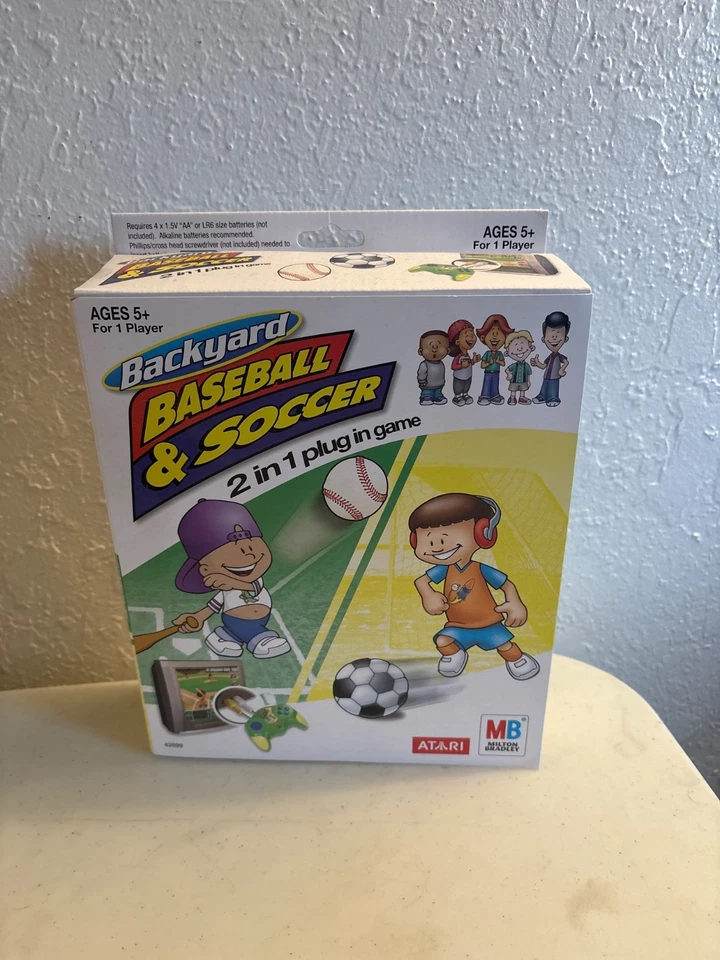 ATARI BACKYARD GAMES BÉISBOL Y FÚTBOL 2 EN 1 PLUG N PLAY NUEVO EN CAJA RARO ¡FUERA DE USO! Foto 1 de 3