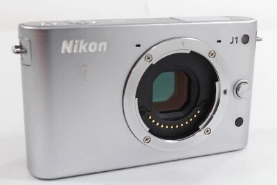 Nikon 1 J1 Body silber, sehr guter Zustand, 1500 Auslösungen - Bild 1 von 4