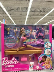Barbie Careers Playset, Gymnastics Set with Blonde Gymnast Fashion Doll, C-Clip - Bild 1 von 15
