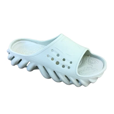 NUEVO CON ETIQUETAS Crocs Echo Slide Niños Grandes Talla J2 Zapatos Sandalias Verde Foto 1 de 4