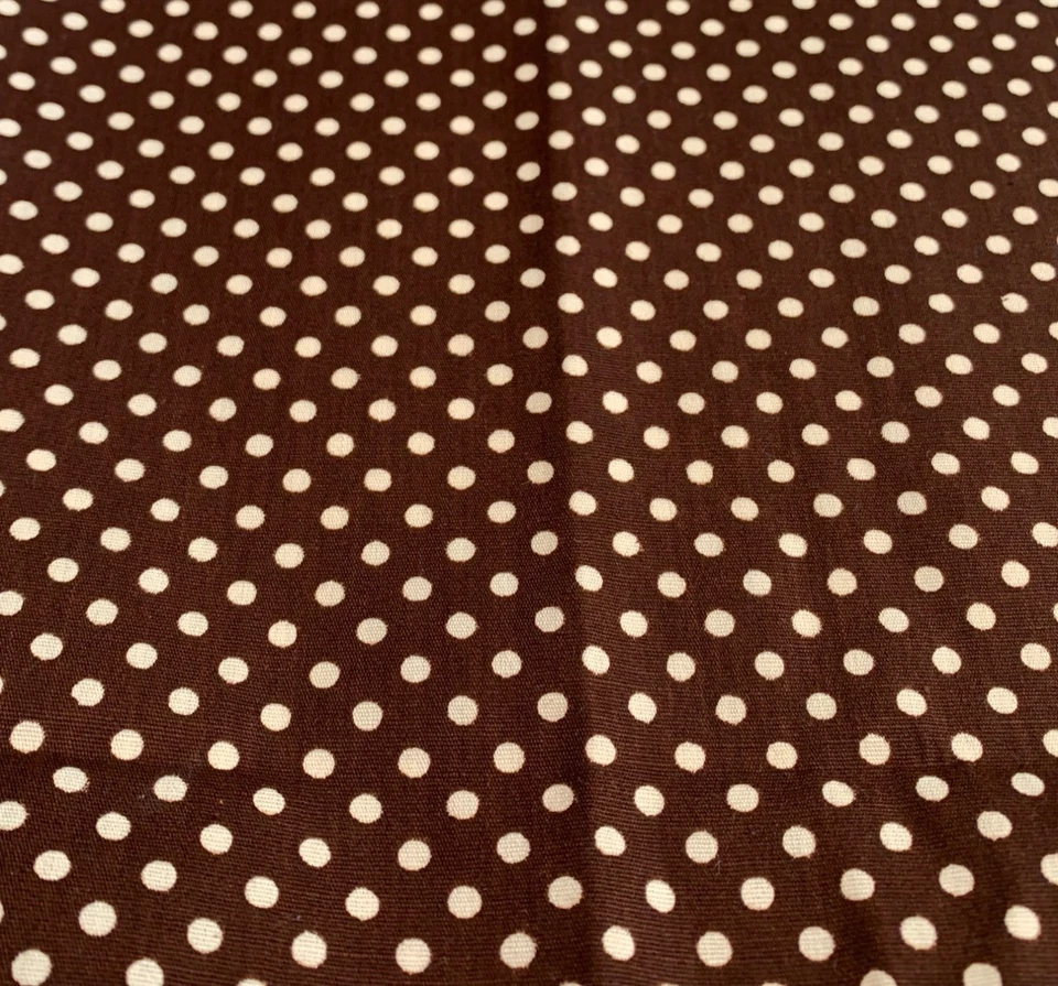 Tela de algodón a lunares marrón 1/4 yarda 44" para coser manualidades acolchado Foto 1 de 4