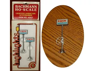 BACHMANN - LOTE DE TRES LETREROS ILUMINADOS DE ESTACIÓN DE SERVICIO EXXON #42431 - TREN HO - Imagen 1 de 5