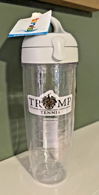 Copo de garrafa de água TRUMP TENNIS TERVIS MARCA 24 OZ TAMPA BRANCA TRANSPARENTE NOVO COM ETIQUETAS - Imagem 1 de 4