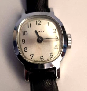 Vintage Timex Women’s Dainty Black Textured Leather Silver Tone Great Britain - Picture 1 of 10