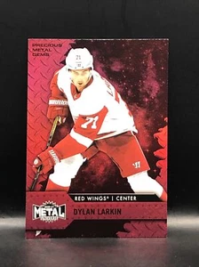2020-21 Metal Universe #15 Dylan Larkin gemma metallo prezioso rosso /100 - Foto 1 di 2