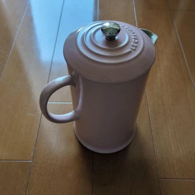 Prensa de café Le Creuset prensa francesa rosa 800 ml / 27 oz gres sin caja - Imagen 1 de 4