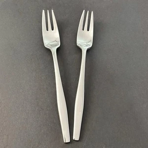 Juego de 2 cubiertos de acero inoxidable satinado Dansk VARIATION V tenedores de ensalada Japón 6 1/2" - Imagen 1 de 4