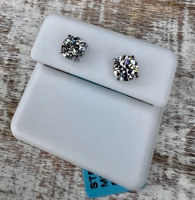 Aretes de plata esterlina de moissanita de 6 mm - 1,50 CTW en total (VVSD) | $299 Foto 1 de 2