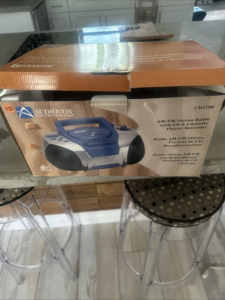 Audiovox CD1790 AM/FM CD & CASSETE Novo Em Caixa Aberta Azul Prata Frete Grátis - Imagem 1 de 4