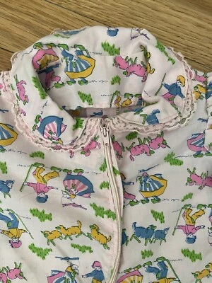 De colección Hecho a Mano Niñas Mono Conjunto Encaje Borde Manga Abullonada Rosa COMO ESTÁ 12-18m Foto 1 de 4