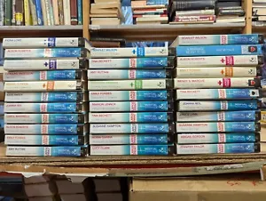 MEDICAL ROMANCE BOOKS: Job lot of 32 Large Print Mills and Boon Adult Fiction - Foto 1 di 4
