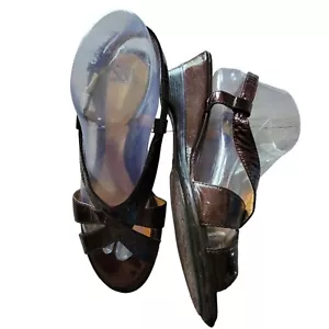 Scarpe da donna Sofft 10 marroni cinturini sandali in pelle verniciata fibbia cuscino chiusura - Foto 1 di 12