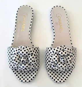 NIB 24P CHANEL BLACK IVORY LEATHER CAMELLIA SLIDES FLATS MULES SANDALS 37 - Picture 1 of 13