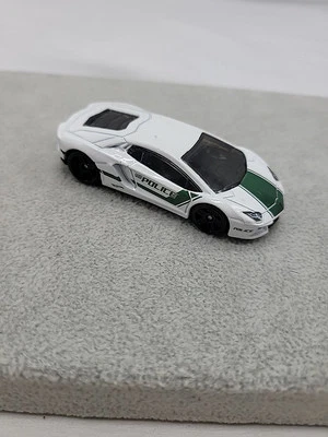 Hot Wheels Police  LAMBORGHINI AVENTADOR COUPE LP-700-4  2011 - Image 1 of 4