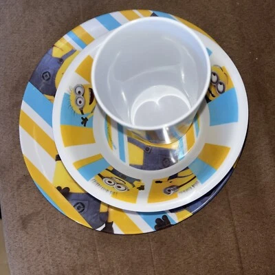 7-Teiliges Kinder Ess Geschirr Set Minions aus Teller / Müslischlüssel / Becher - Bild 1 von 4