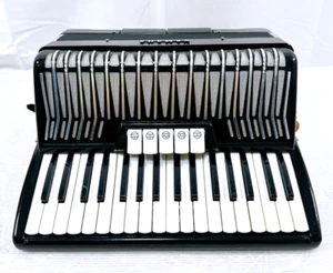 Acordeón YAMAHA YA-80 34 teclas 80 bajos instrumento musical negro buen usado - Imagen 1 de 17