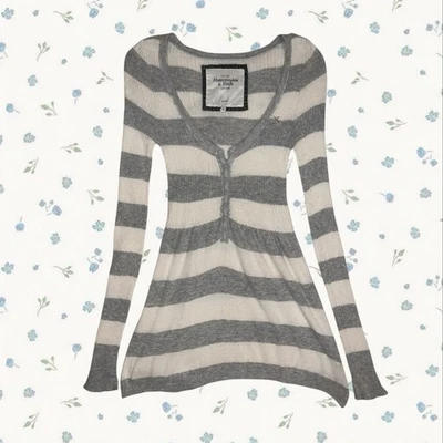 Suéter Babydoll Henley Vintage Y2K Abercrombie & Fitch Gris y Blanco Rayas - M Foto 1 de 4