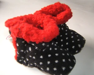 NEW Baby Girls Size 6 months Plush Skidders Booties/Slippers Black/Red Polka Dot - Picture 1 of 5