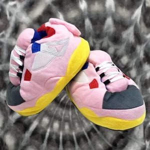 Unisex Oversized Sneaker Inspired Plush Slippers One Size Fits Most (4-10 Adult) - Bild 1 von 5